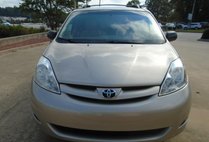 2010 Toyota Sienna LE FWD 8 Passenger