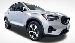 2023 Volvo XC40 B5 Plus Dark Theme