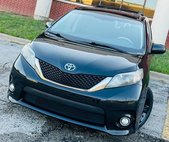 2011 Toyota Sienna SE 8-Passenger