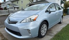 2014 Toyota Prius v Five