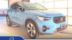 2025 Volvo XC40 B5 Plus Dark Theme
