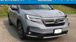 2022 Honda Pilot Touring w/Rear Captain's Chairs