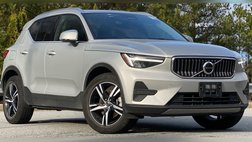 2025 Volvo XC40 B5 Core Bright Theme