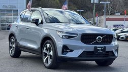 2025 Volvo XC40 B5 Plus Dark Theme