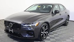 2024 Volvo S60 B5 Plus Dark Theme