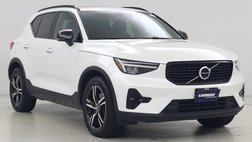 2023 Volvo XC40 B5 Plus Dark Theme