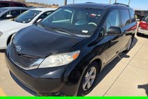 2011 Toyota Sienna LE Mobility Auto Access