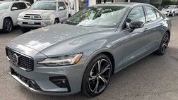 2024 Volvo S60 B5 Core Dark Theme