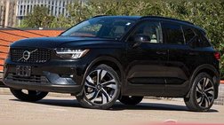 2023 Volvo XC40 B5 Plus Dark Theme