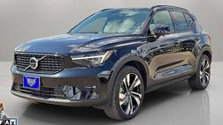 2025 Volvo XC40 B5 Plus Dark Theme