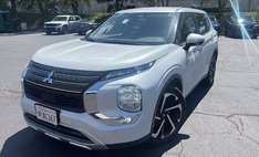 2023 Mitsubishi Outlander PHEV SE