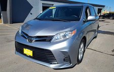 2018 Toyota Sienna LE