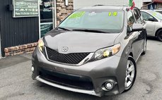 2013 Toyota Sienna SE 8-Passenger