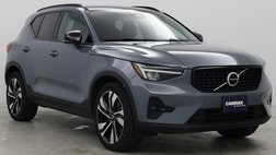 2023 Volvo XC40 B5 Plus Dark Theme