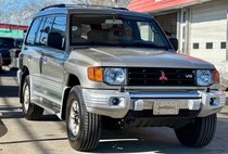 2000 Mitsubishi Montero Base