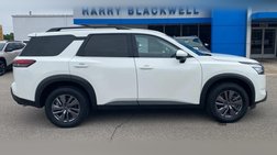 2025 Nissan Pathfinder SV