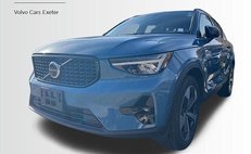 2023 Volvo XC40 B5 Plus Dark Theme