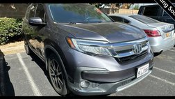 2020 Honda Pilot Touring w/Rear Captain's Chairs