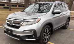 2019 Honda Pilot Touring w/Rear Captain's Chairs