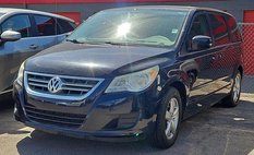 2010 Volkswagen Routan SE