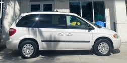 2005 Chrysler Town and Country Base