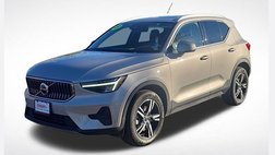 2025 Volvo XC40 B5 Core Bright Theme