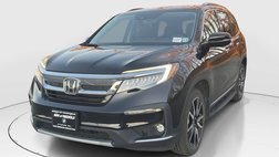 2022 Honda Pilot Touring w/Rear Captain's Chairs
