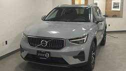 2025 Volvo XC40 B5 Core Bright Theme