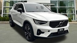 2023 Volvo XC40 B5 Plus Dark Theme