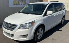 2011 Volkswagen Routan SE