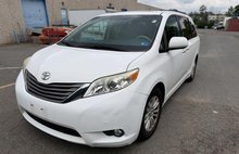2013 Toyota Sienna XLE 8-Passenger
