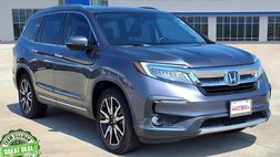 2022 Honda Pilot Touring w/Rear Captain's Chairs