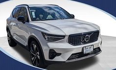2023 Volvo XC40 B5 Plus Dark Theme