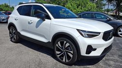 2025 Volvo XC40 B5 Plus Dark Theme