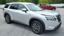 2024 Nissan Pathfinder SV