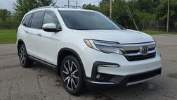 2021 Honda Pilot Touring w/Rear Captain's Chairs