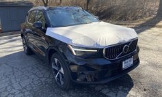 2025 Volvo XC40 B5 Plus Bright Theme