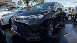 2024 Toyota Sienna LE 8-Passenger