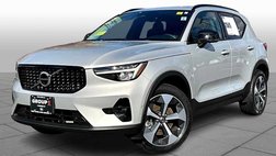 2023 Volvo XC40 B5 Plus Dark Theme