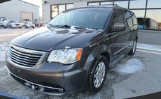 2016 Chrysler Town and Country Touring