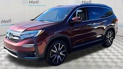 2022 Honda Pilot Touring w/Rear Captain's Chairs