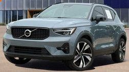 2023 Volvo XC40 B5 Plus Dark Theme