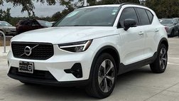 2023 Volvo XC40 B5 Plus Dark Theme