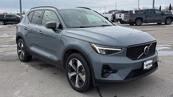 2023 Volvo XC40 B4 Ultimate Dark Theme