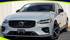 2024 Volvo S60 B5 Plus Dark Theme