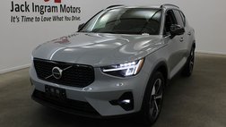 2025 Volvo XC40 B5 Plus Dark Theme