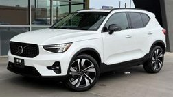 2023 Volvo XC40 B5 Plus Dark Theme