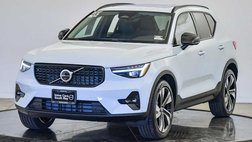 2025 Volvo XC40 B5 Plus Dark Theme