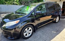 2014 Toyota Sienna 5dr 8-Pass Van V6 LE FWD (Natl)