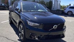 2025 Volvo XC40 B5 Plus Dark Theme